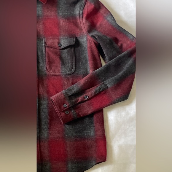 Holiday Ready! Express Men’s Red and Gray Plaid Shirt Jacket medium - Picture 4 of 9